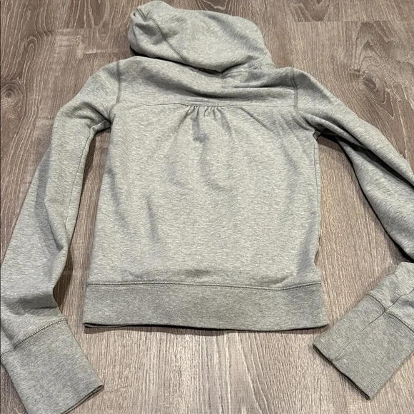Hollister Heather Gray Hoodie with Pink Accents - Picture 4 of 4